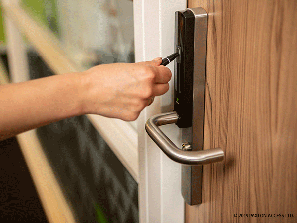 Mettez en place une poignet de porte sans fil : système de sécurité pour entreprise