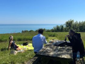 𝗣𝗮𝘂𝘀𝗲 𝗱𝗲́𝗷𝗲𝘂𝗻𝗲𝗿 𝘀𝗼𝘂𝘀 𝗹𝗲 𝘀𝗼𝗹𝗲𝗶𝗹 ! ☀️🥪

Petit pique-nique ce midi à Binic, entre collègues au bord de la mer. Un bon moment de détente, de rigolade et une...