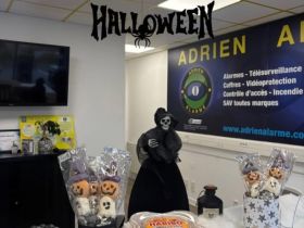 🎃 Halloween s’invite chez Adrien Alarme ! 

Aujourd’hui, l’équipe a sorti toiles d’araignées, citrouilles et sucreries pour une ambiance effrayante et...