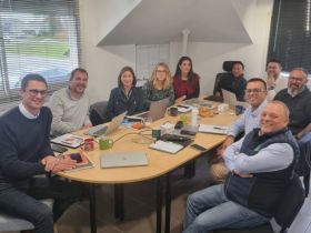 📸 [𝗥𝗲𝘁𝗼𝘂𝗿 𝗲𝗻 𝗶𝗺𝗮𝗴𝗲𝘀 𝘀𝘂𝗿 𝗹𝗮 𝗿𝗲́𝘂𝗻𝗶𝗼𝗻 𝗰𝗼𝗺𝗺𝗲𝗿𝗰𝗶𝗮𝗹𝗲 𝗱’𝗵𝗶𝗲𝗿 𝗮̀ 𝗩𝗮𝗻𝗻𝗲𝘀 ! ] 

Nous avons commencé la journée sur une note festive en fêtant les 30 ans d’Angélique 🎉...