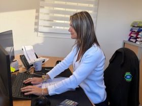 [𝐏𝐨𝐫𝐭𝐫𝐚𝐢𝐭 𝐜𝐨𝐥𝐥𝐚𝐛𝐨𝐫𝐚𝐭𝐞𝐮𝐫] ✨

Cela fait maintenant 9 ans qu’Anastasia fait briller la comptabilité chez Adrien Alarme.

Neuf années à jongler avec les...